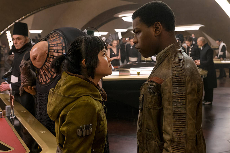 Illustration for article titled Luke and Rey face off in new Last Jedi photos